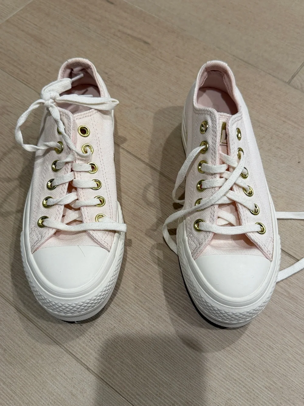 Converse Kids Low-Top Sneakers in Pale Pink and White